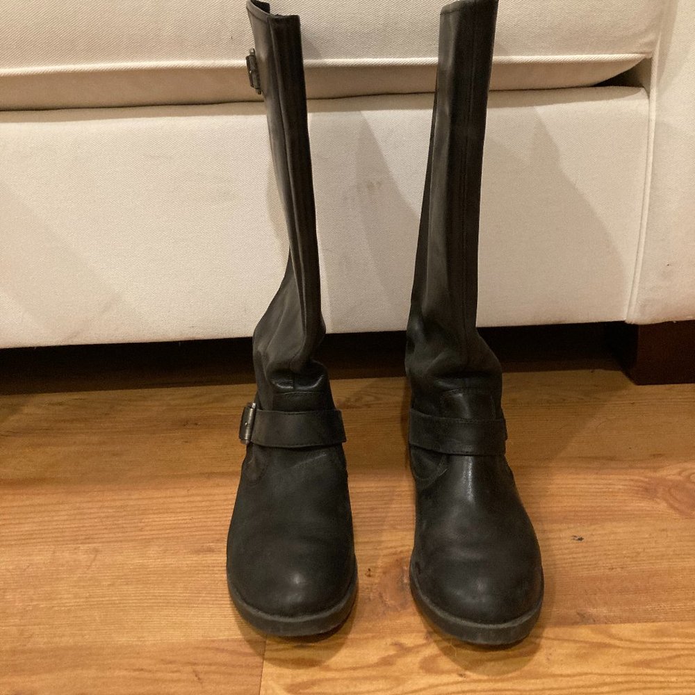 Black fall boots